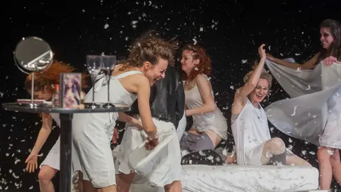 Theatre group Auftritt der Slavischen Theatergruppe ArtEast