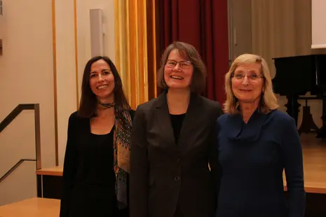 Gruppenbild der Universitätsfrauenbeauftragten Brigitte Eierle, Iris Hermann und Ada Raev