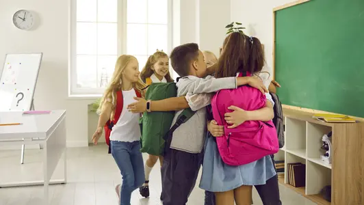 Kinder in Klassenzimmer